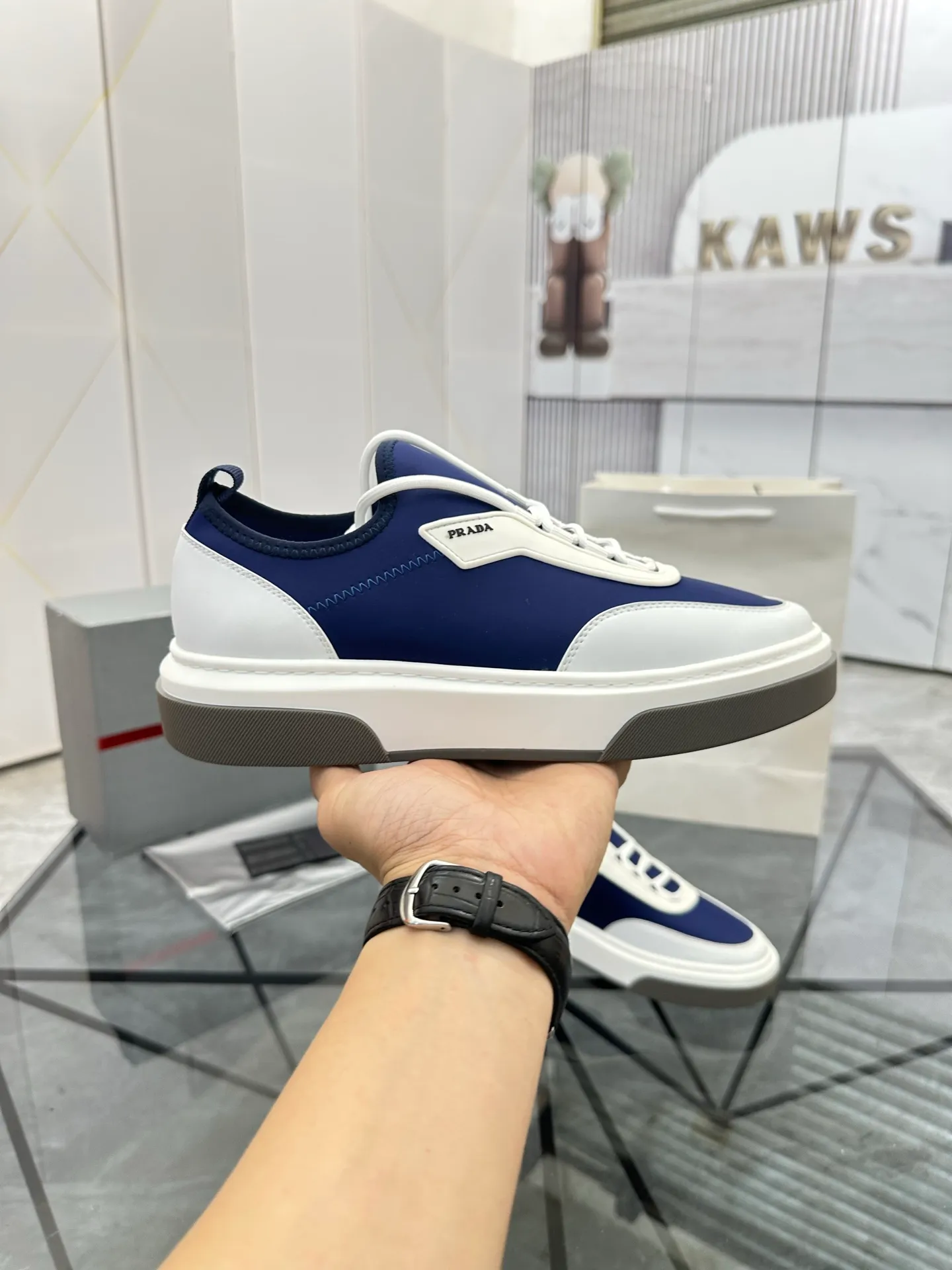 Men's shoes for sale 💰: 💰P600¥ High-end top quality Product trademark: Prada *"Prada*" low-top casual shoes Regular size: 38-45 (can be customized to 46) Product materials: Upper imported glue splicing original material, breathable lining, cowhide foot pads, original outsole. Number: 832